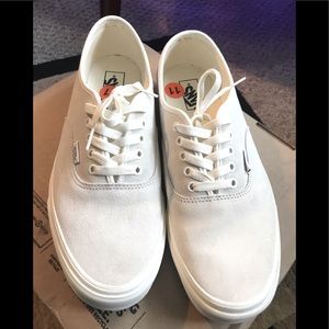 RARE brand new Vans pig suede size 11